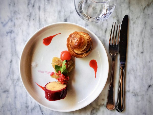 Quelles croisières offrent des cours de cuisine méditerranéenne avec des chefs locaux?